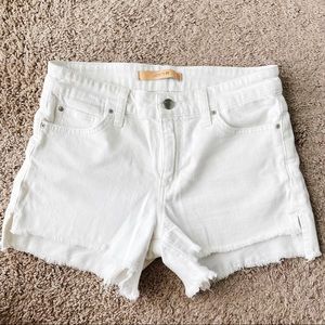 Joe’s White The Ozzie 4” cut off short - size 26